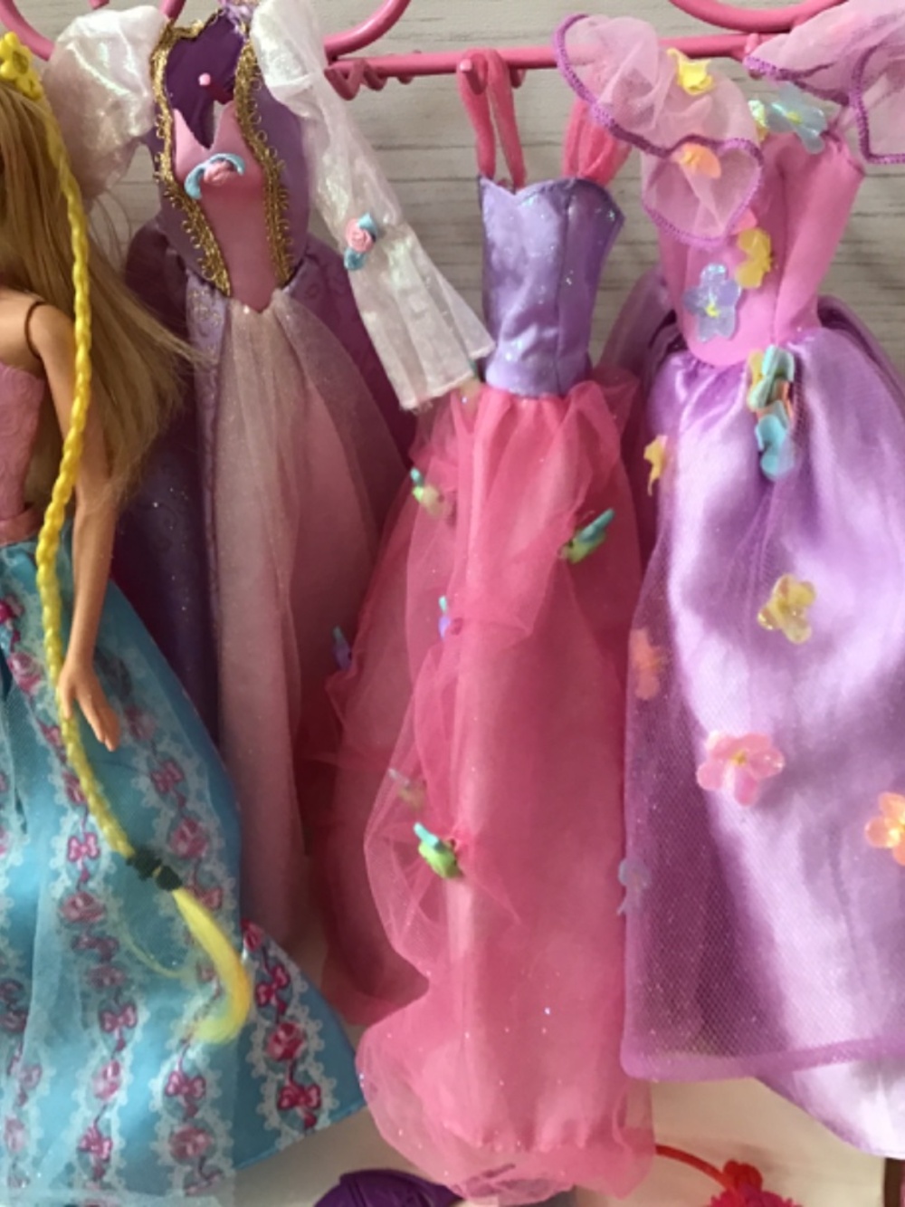 Barbie Doll and Flower Clothes - Picture 4 of 11